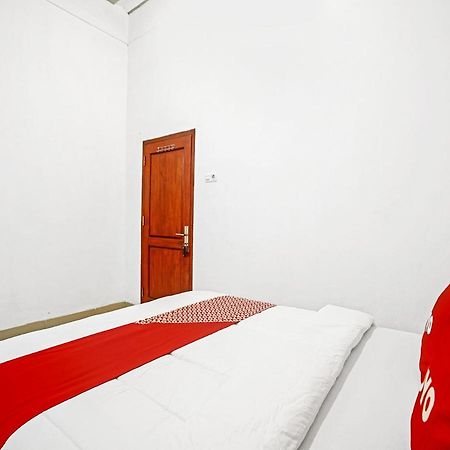 Oyo Life 90587 Domen Homestay Syariah Krui Экстерьер фото