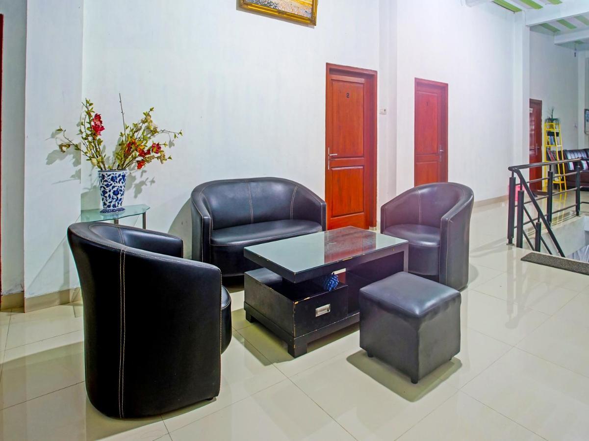 Oyo Life 90587 Domen Homestay Syariah Krui Экстерьер фото